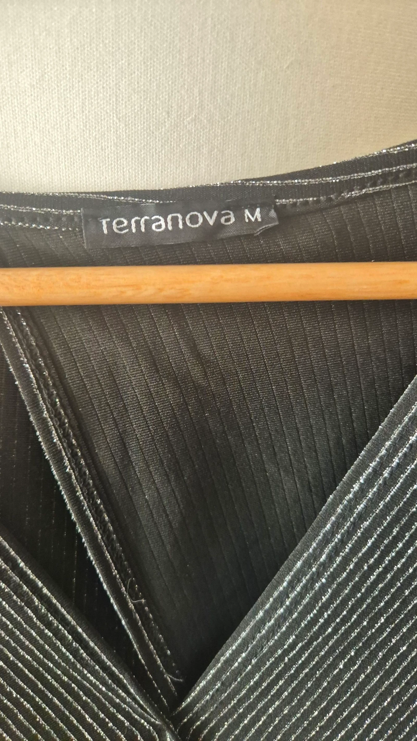 Zwart glanzend Terranova top met zilveren glanzende strepen – photo 3